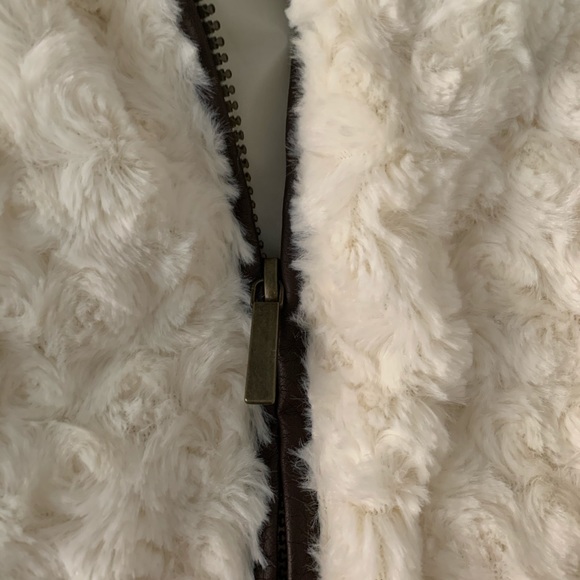 Cozy Faux Sherling/Fur Vest - Picture 5 of 7